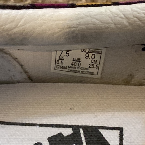 Custom UW Huskies Vans - Mens 7.5 / Womens 9 - Picture 4 of 4